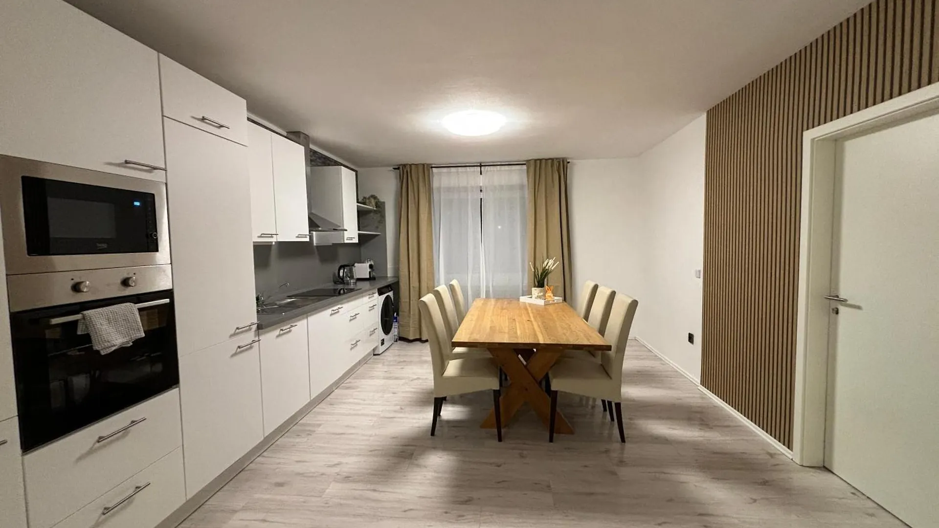 140Qm - 4 Zimmer- Parkplatz - Autobahn - Blauer See - Mallibase Apartments Garbsen