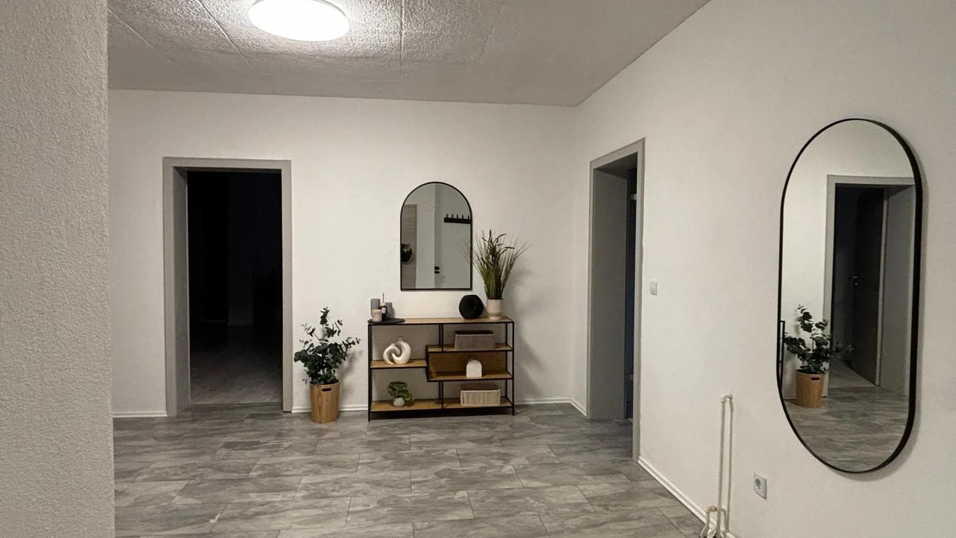 140Qm - 4 Zimmer- Parkplatz - Autobahn - Blauer See - Mallibase Apartments Garbsen 0*,  Allemagne