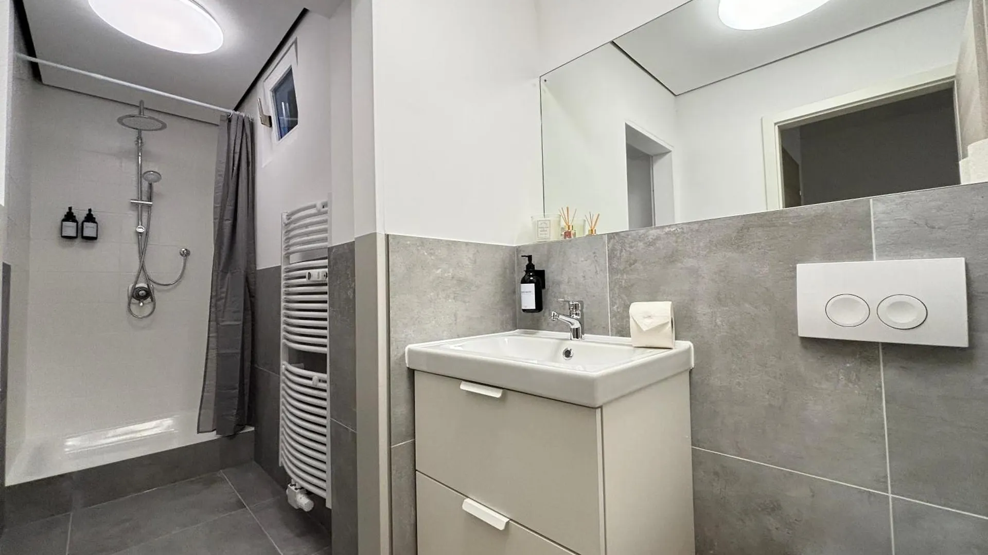 140Qm - 4 Zimmer- Parkplatz - Autobahn - Blauer See - Mallibase Apartments Garbsen